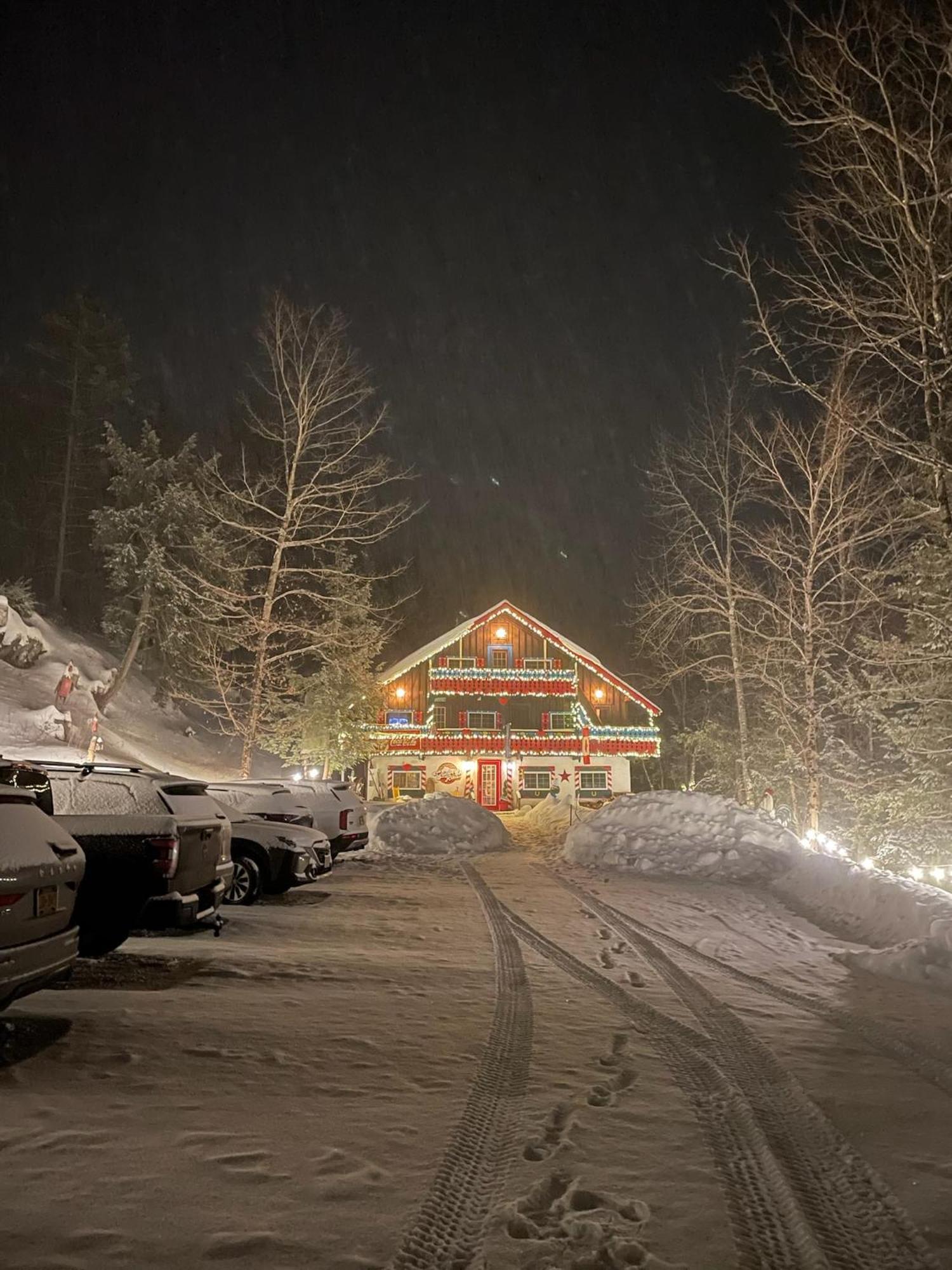 Grunberg Haus Inn & Cabins Waterbury Exterior photo